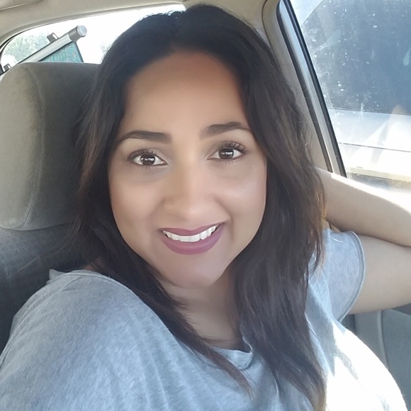 Meet your Posher, Laura - Picture 1 of 1